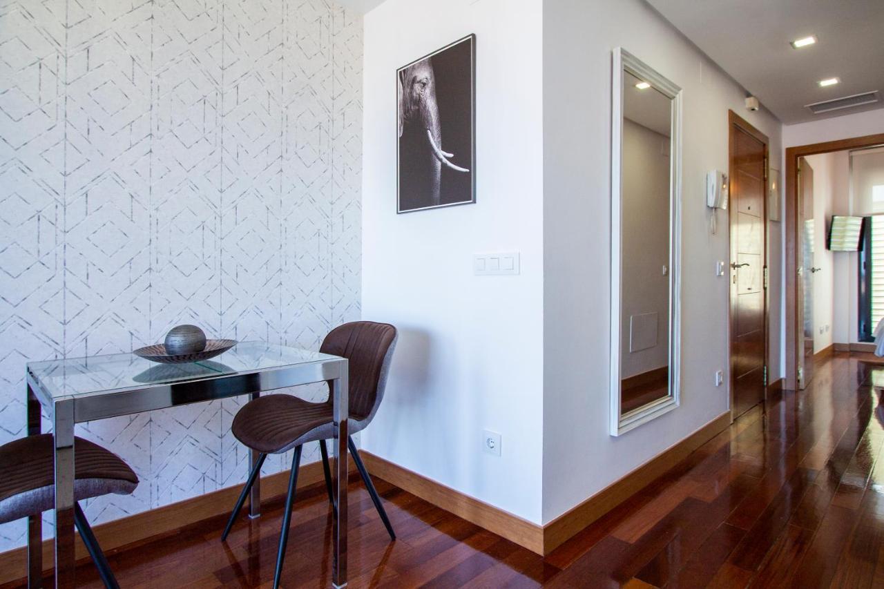 Apartamentos Castilla Luz Business Madrid Buitenkant foto